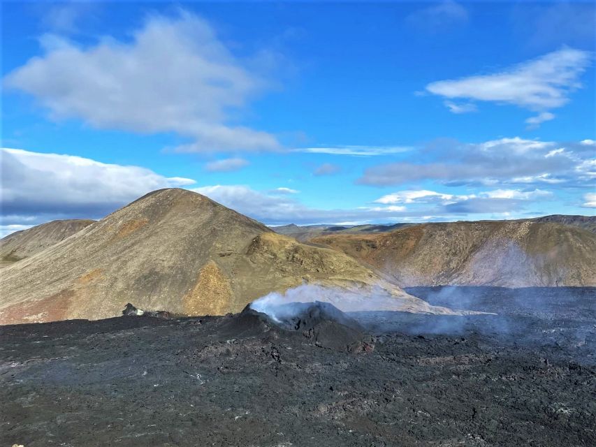 Reykjavík: Volcano Eruption Site and Reykjanes Hiking Tour - Leaving Reykjavík and reaching Lake Kleifarvatn