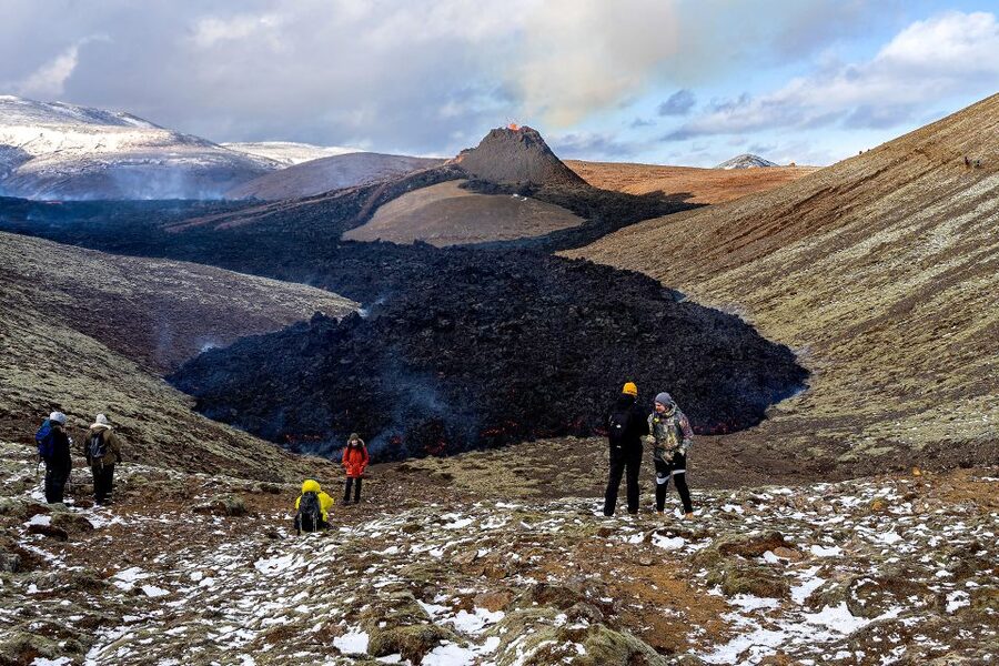 Reykjavík: Volcano Hike, Visit Grindavík and Blue Lagoon - Hiking toward Fagradalsfjall’s fresh lava