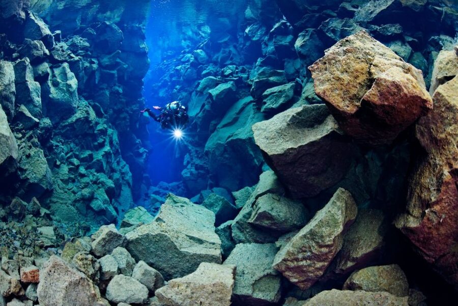 Silfra: Diving Between Tectonic Plates - Who should book this experience?