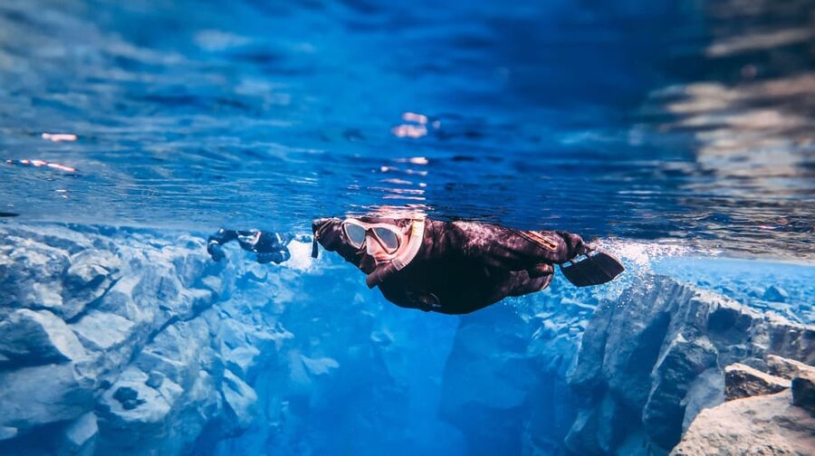 Silfra: Snorkeling Tour Between Tectonic Plates - The Big Crack: Your First Minutes In Silfra