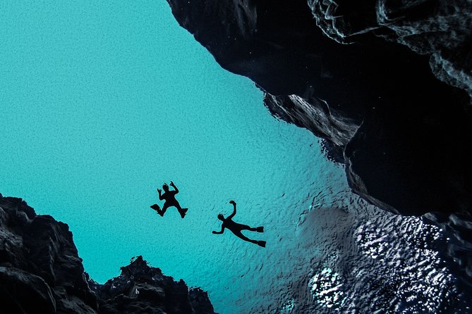 Silfra Wetsuit Snorkeling Tour with Underwater Photos - From Reykjavik - Wetsuit or dry suit: the choice matters