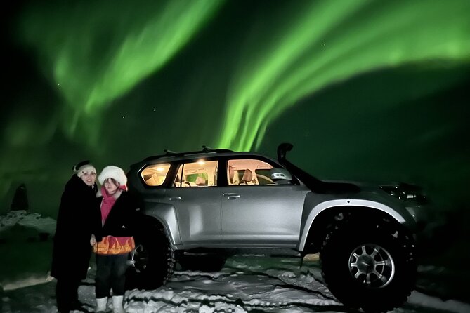 Small group Hunting for the Northern Lights in Reykjavík engrus - Small group size, language, and personal attention