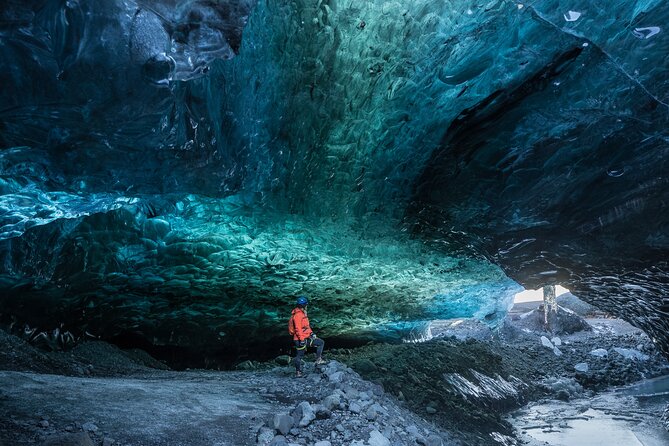 Small-Group Ice Cave Tour from Jökulsárlón - The one-hour hike across glacial ground