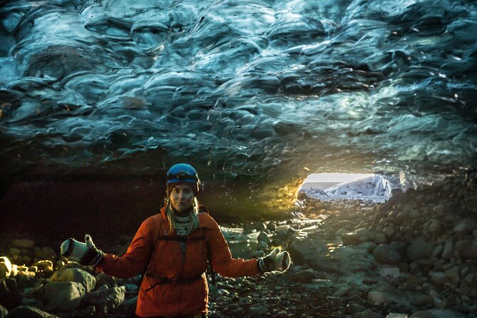 Small-Group Ice Cave Tour from Jökulsárlón - How the small group changes the visit