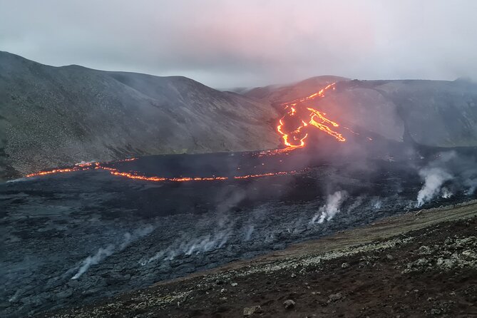 Small Group Volcano Hike with a Professional Geologist - The hike to the crater viewpoint