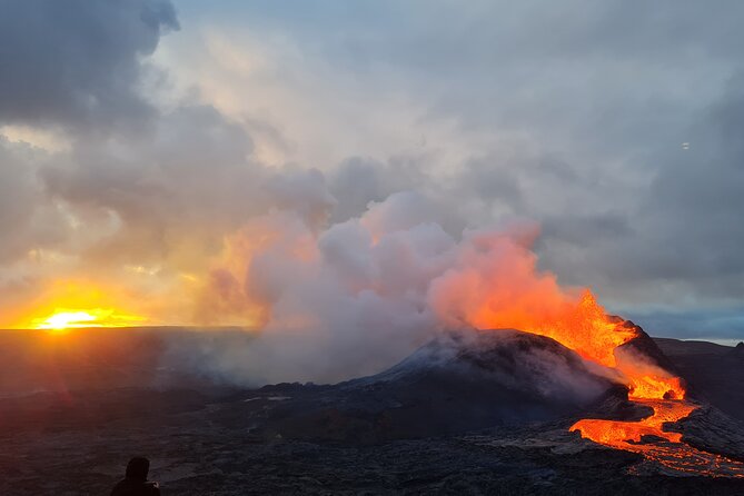 Small Group Volcano Hike with a Professional Geologist - Small-group promise and actual group size