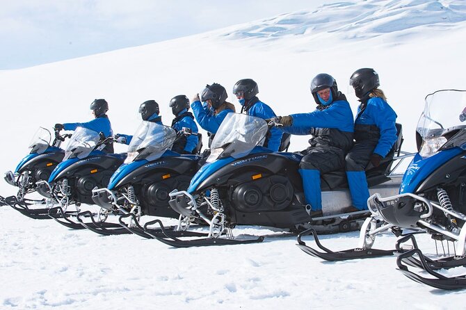 Snowmobile tour on Vatnajökull - What the guides add to the day