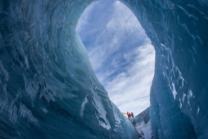 Sólheimajökull Glacier Hike & Ice Climbing Intro - Small Group - The first steps on crampons