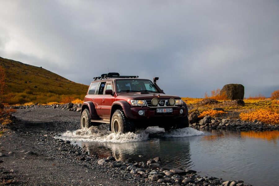 Super Jeep Private tour in Þórsmörk - The guide and the feel of a private group