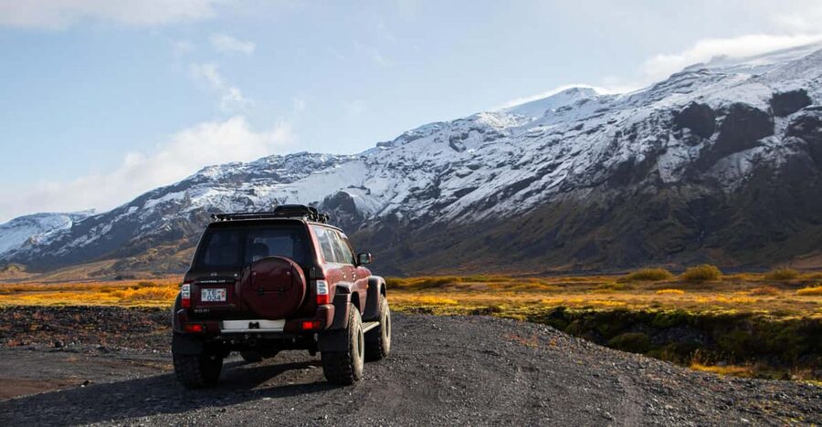 Super Jeep Private tour in Þórsmörk - Nauthúsagil waterfall: a short walk with a strong payoff