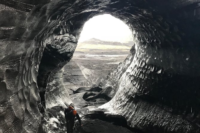 Superjeep south coast & Katla Ice Caves from Reykjavik - Seljalandsfoss: a short stop with a wet edge