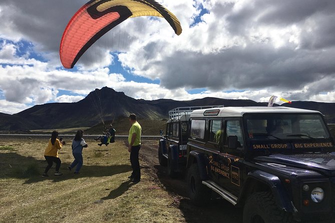 Tandem Paragliding over the Rugged Lava Fields at Blue Mountains - Why the small group matters