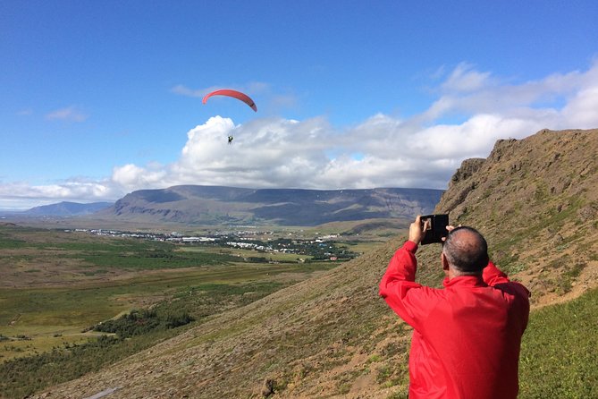 Tandem Paragliding over the Rugged Lava Fields at Blue Mountains - Weather is part of the decision