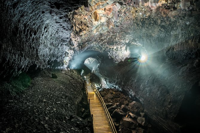 The Cave Explorer - What the guide explains along the way