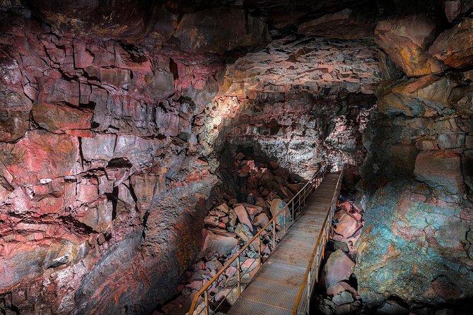 The Lava Tunnel Tour - Raufarhólshellir - Guides who make the geology easy to follow