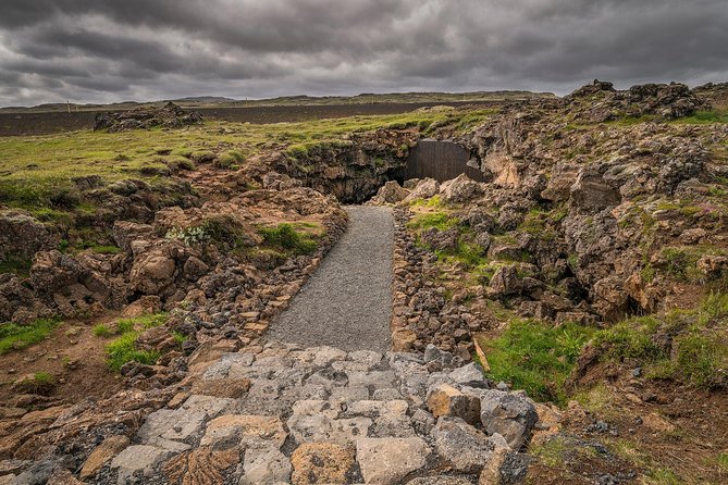 The Lava Tunnel Tour with Transfer from Reykjavik - Winter, summer, and the temperature underground