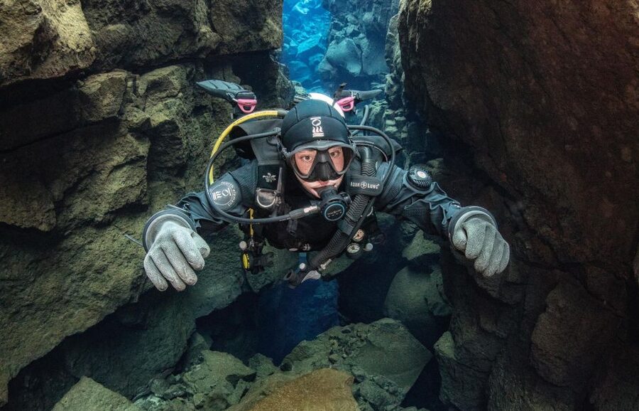 Thingvellir: Silfra Fissure Diving with Optional Pickup - Entering Silfra and seeing the plate boundary