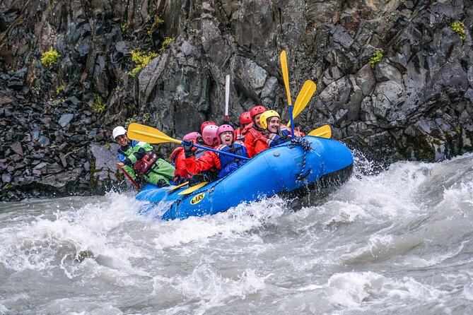 Top-Rated Family Rafting-Warm Drysuits, Volcanic Canyon, Epic Fun - Paddling 10 kilometers through basalt cliffs