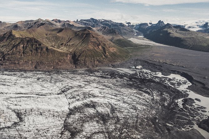 Ultimate Airplane Sightseeing Flight from Skaftafell - Lakagígar and its green mossy craters