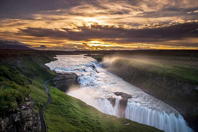 Unforgettable 5-Day Iceland Stopover Tour - How the coach format affects the trip