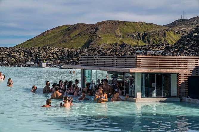Unique bathing in an Icelandic hot springs at the Blue Lagoon - The three-hour rhythm of the visit