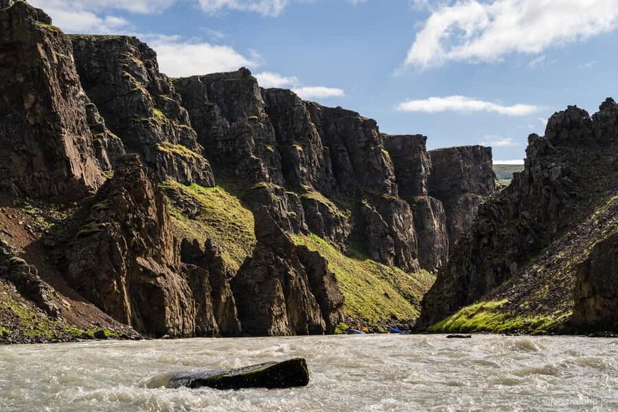 Varmahlíð: Guided Family Rafting Trip - Guides, safety, and how the day feels