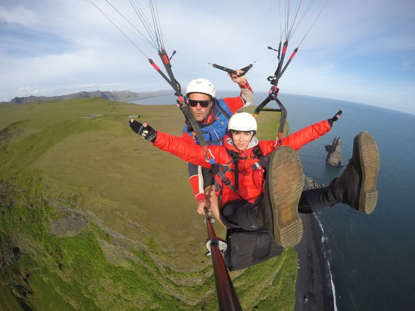 Vík: Paragliding Tandem Flight - Languages, clothing, and practical preparation