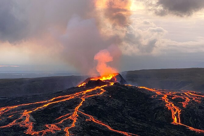 Volcano Tour on Reykjanes Peninsula Including Icelandic Snacks - What the guide adds to a landscape of lava