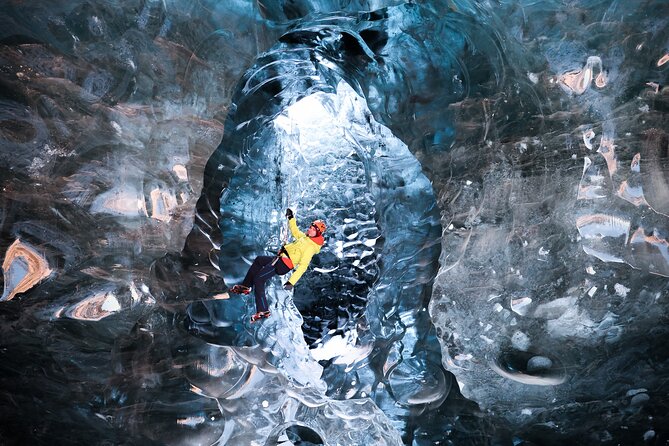 Winter Ice Cave + Climbing Private Photoshoot - 20 Shot Package - Meeting at Jökulsárlón at noon